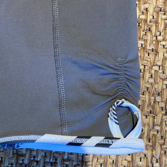 Lululemon Bandha Crop Soot Light / Groovy Stripe Nimbus Size 2 - Picture 5 of 9